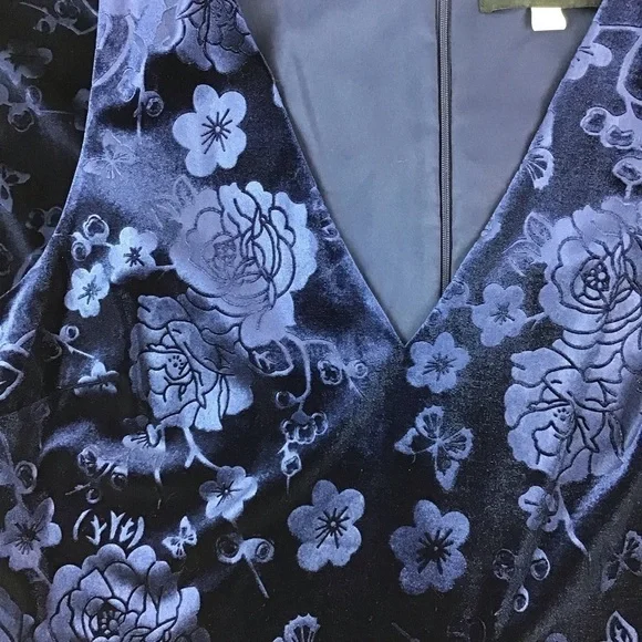 NWT Karl Lagerfeld Paris Navy Floral Embossed Velvet Jumpsuit16
